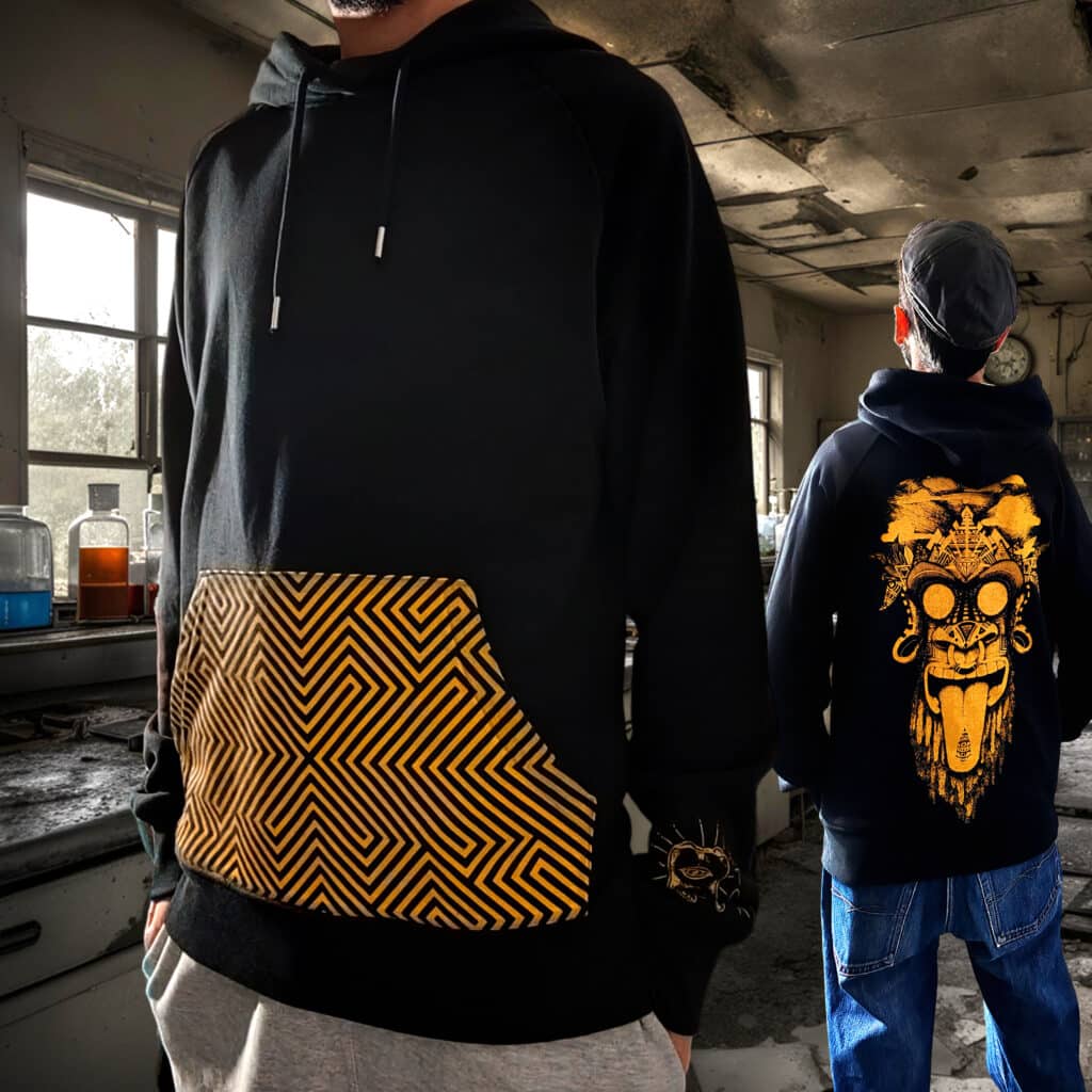 sweat noir | singe jaune | poche sérigraphiée